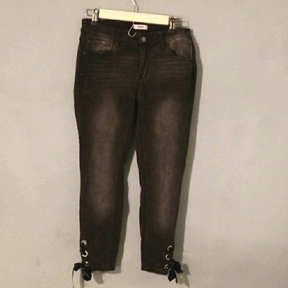 Kenzie Jean's so fricken cute just too big